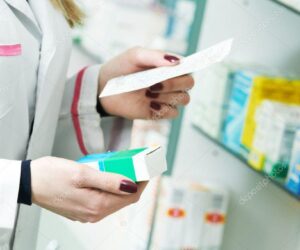 depositphotos_21739799-stock-photo-pharmacist-hands-with-drug-and